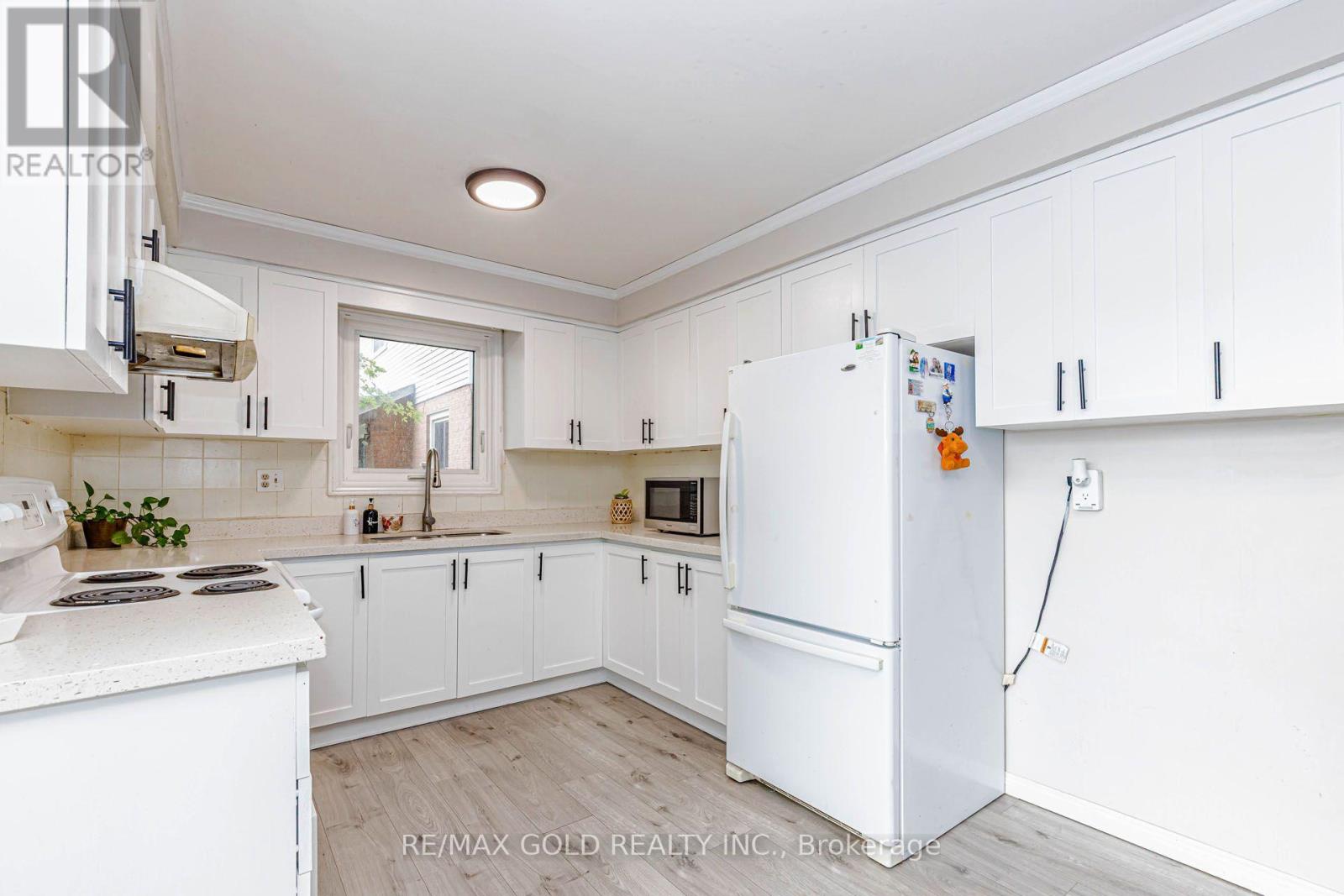 74 PARKPLAZA DRIVE S - 12
