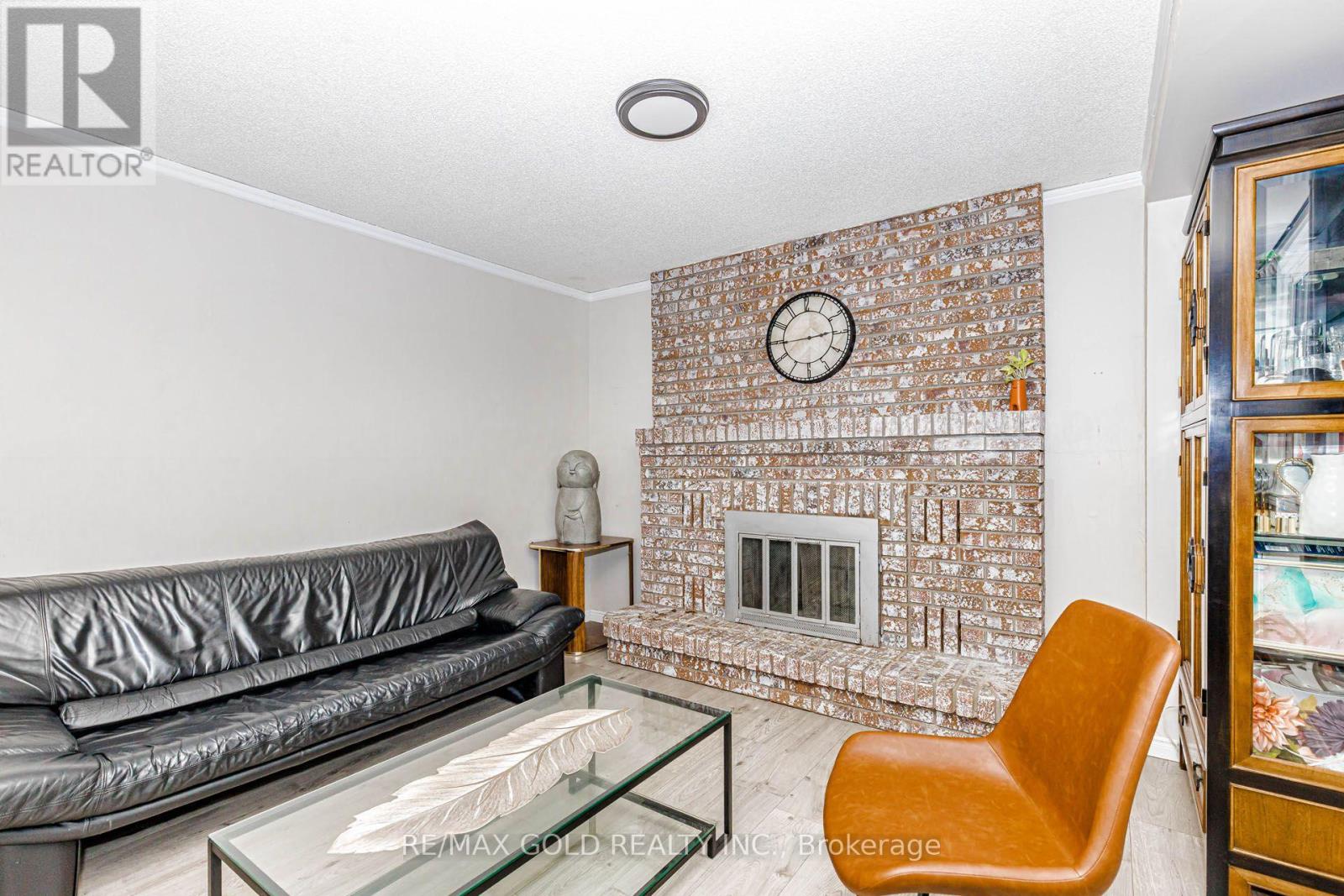 74 PARKPLAZA DRIVE S - Image 19