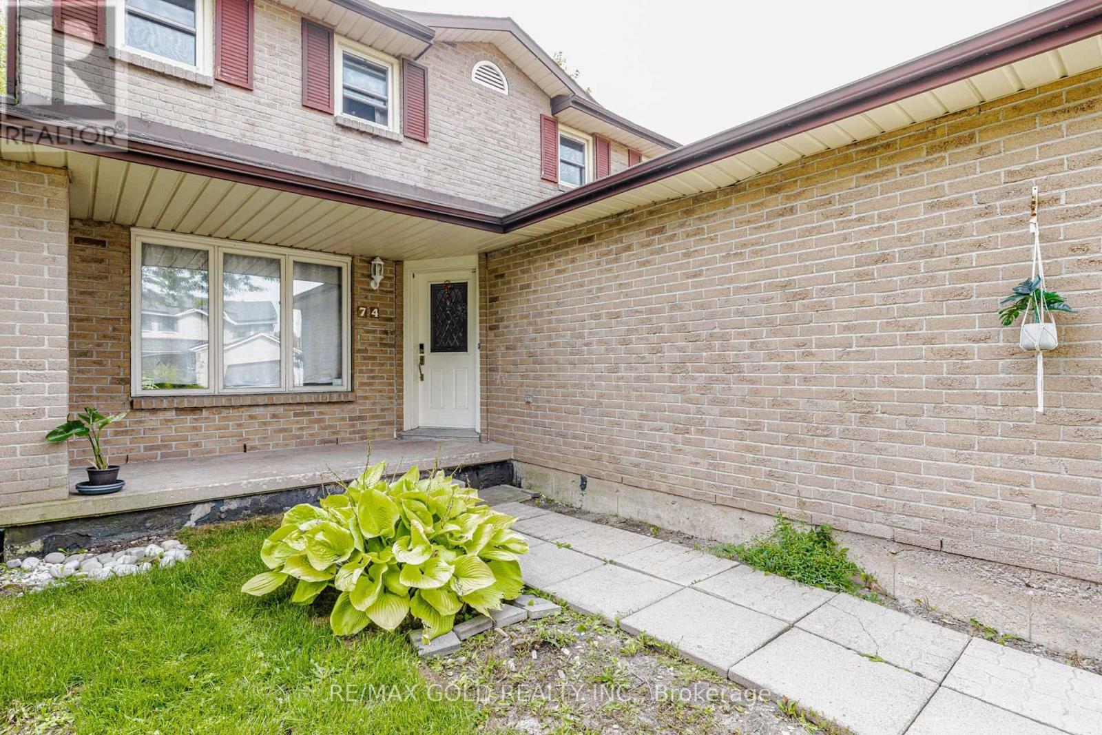 74 PARKPLAZA DRIVE S - 3