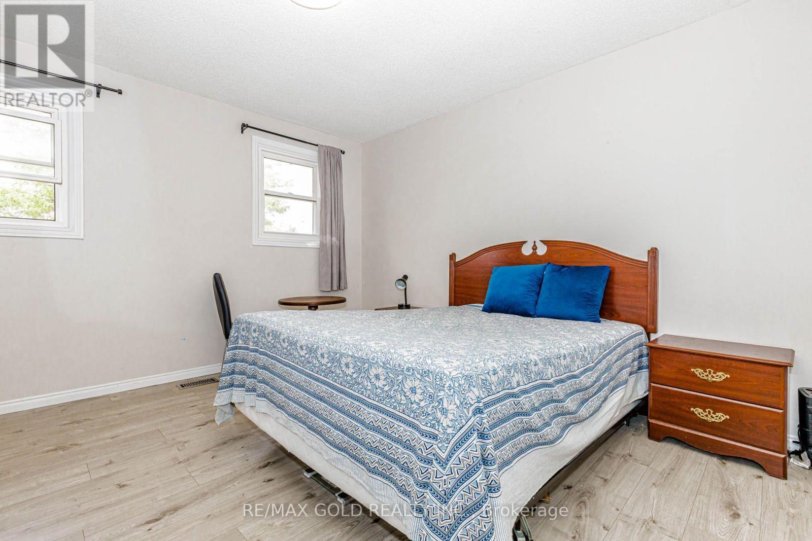 74 PARKPLAZA DRIVE S - 38