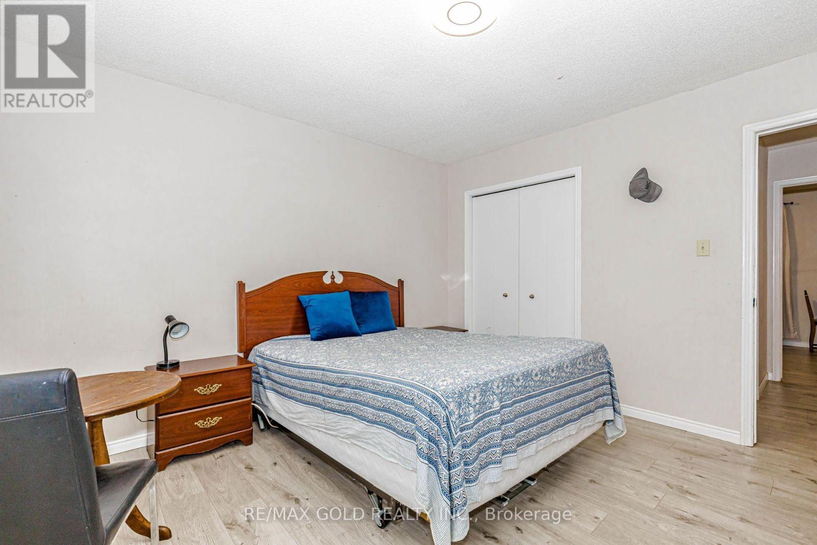 74 PARKPLAZA DRIVE S - 39