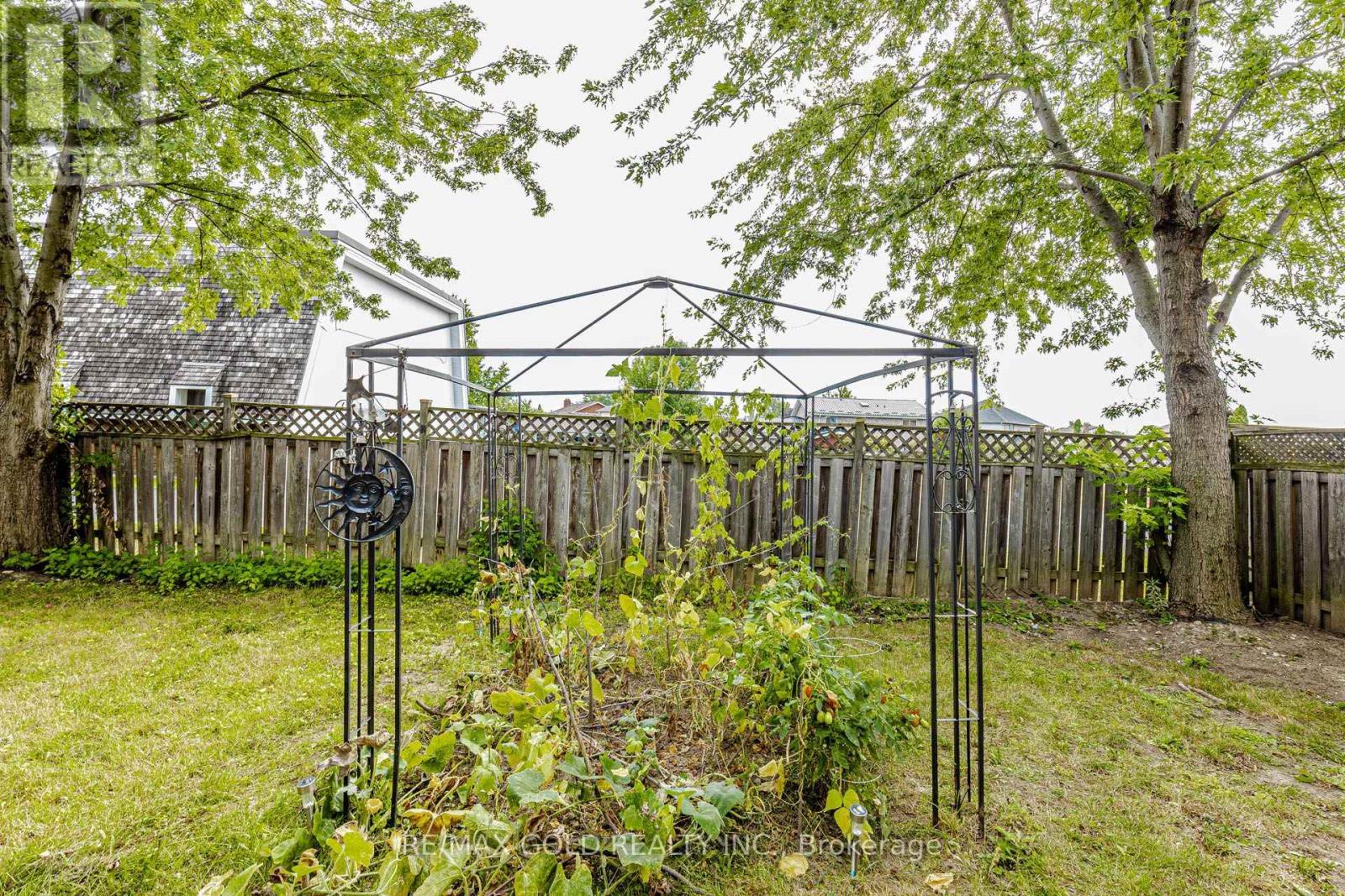 74 PARKPLAZA DRIVE S - Image 44