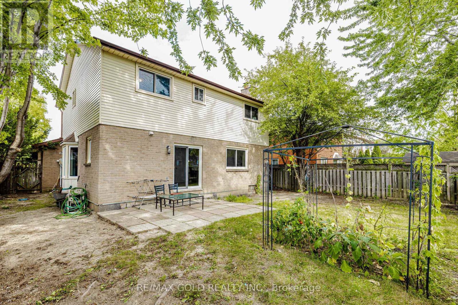 74 PARKPLAZA DRIVE S - 45