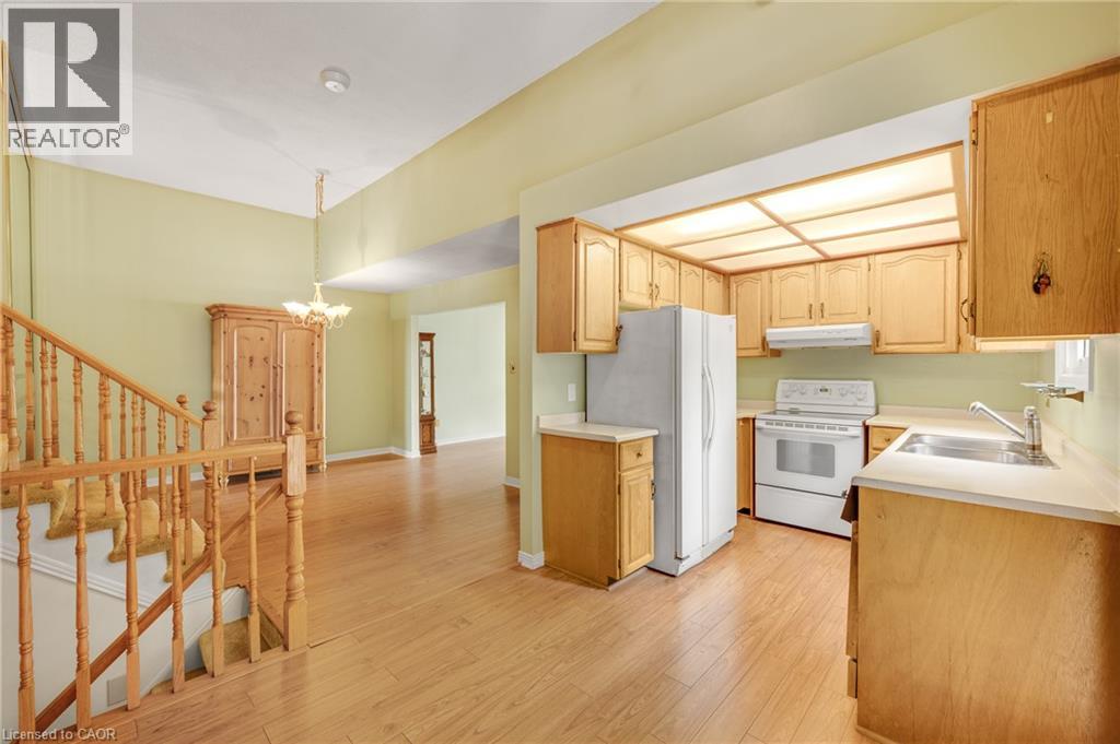1091 STEPHENSON Drive W, Burlington — photo 12