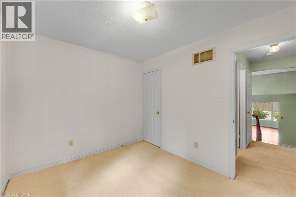 1091 STEPHENSON Drive W - Image 21