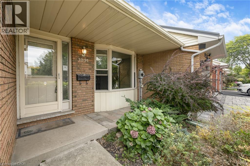 1091 STEPHENSON Drive W, Burlington — photo 3