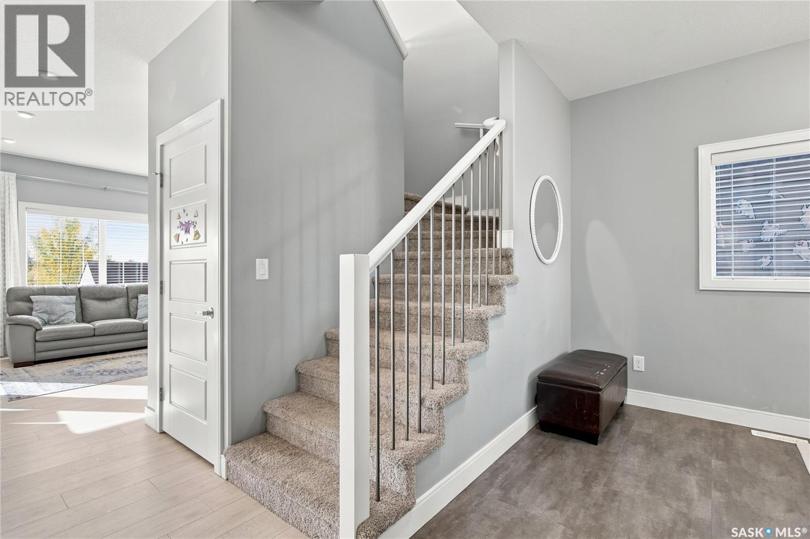 105 Cowan CRESCENT - 3