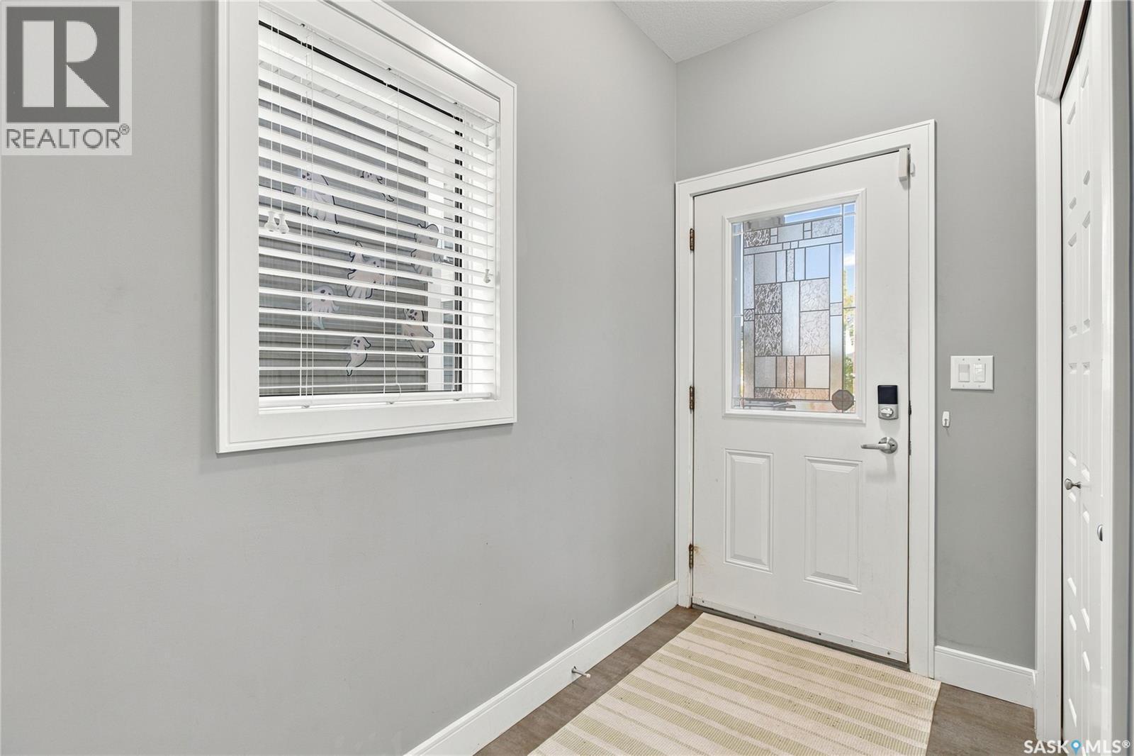 105 Cowan CRESCENT - 2