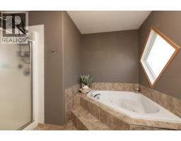 242 Heritage Circle W, Lethbridge, AB T1K7H8 Photo 20