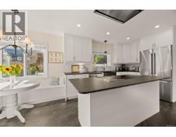Kitchen - 741 Cowper St, Saanich, BC V9A2G1 Photo 11