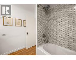 741 Cowper St, Saanich, BC V9A2G1 Photo 23