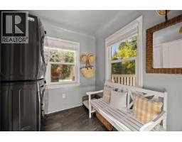 741 Cowper St, Saanich, BC V9A2G1 Photo 25