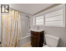 741 Cowper St, Saanich, BC V9A2G1 Photo 33