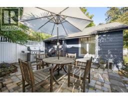 741 Cowper St, Saanich, BC V9A2G1 Photo 38