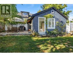 741 Cowper St, Saanich, BC V9A2G1 Photo 39