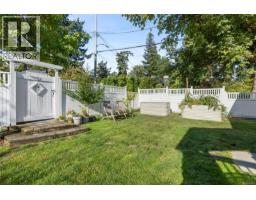 741 Cowper St, Saanich, BC V9A2G1 Photo 41