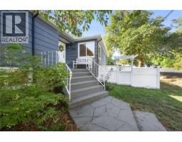 741 Cowper St, Saanich, BC V9A2G1 Photo 45