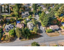 741 Cowper St, Saanich, BC V9A2G1 Photo 48