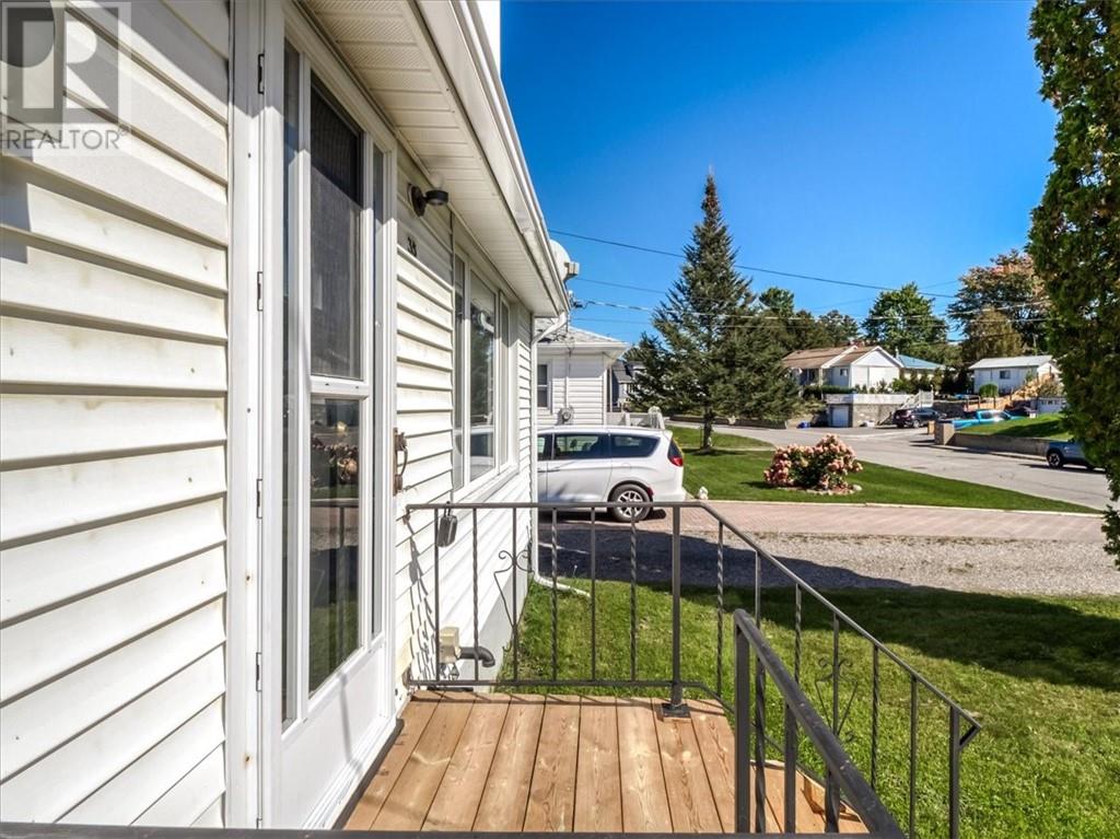35-35A Fir Street, Onaping — photo 4