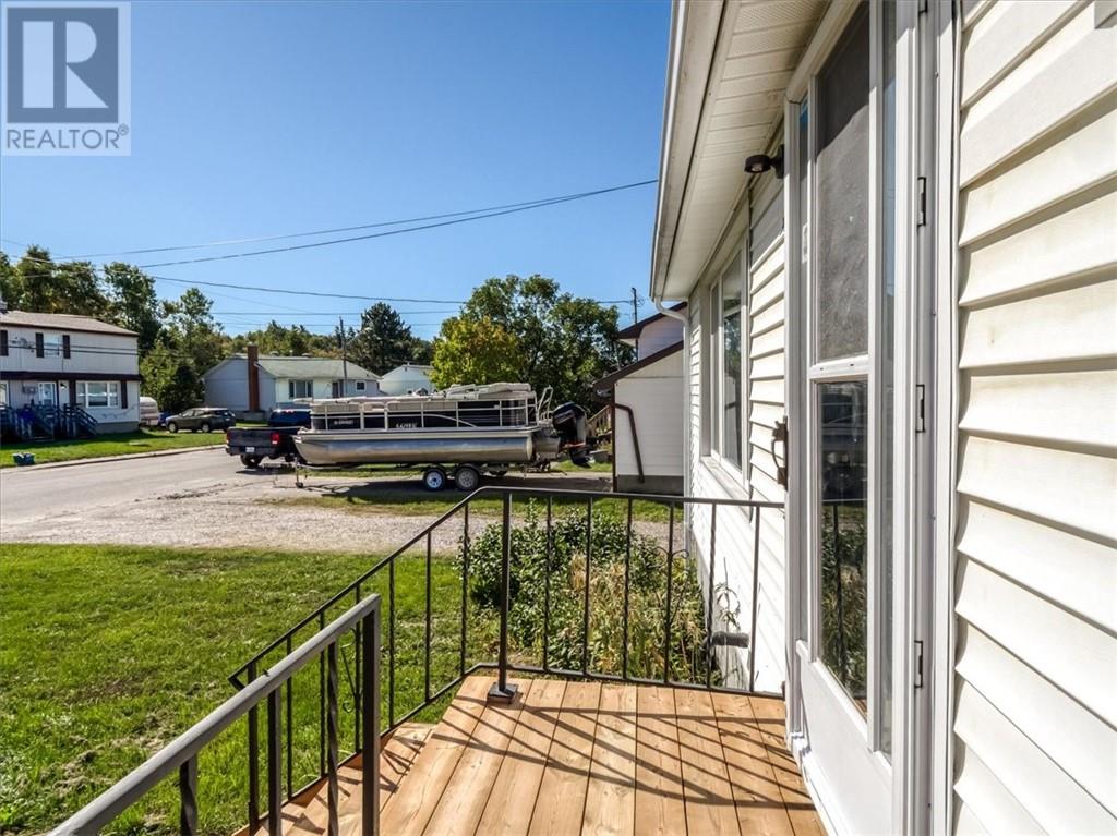 35-35A Fir Street, Onaping — photo 8