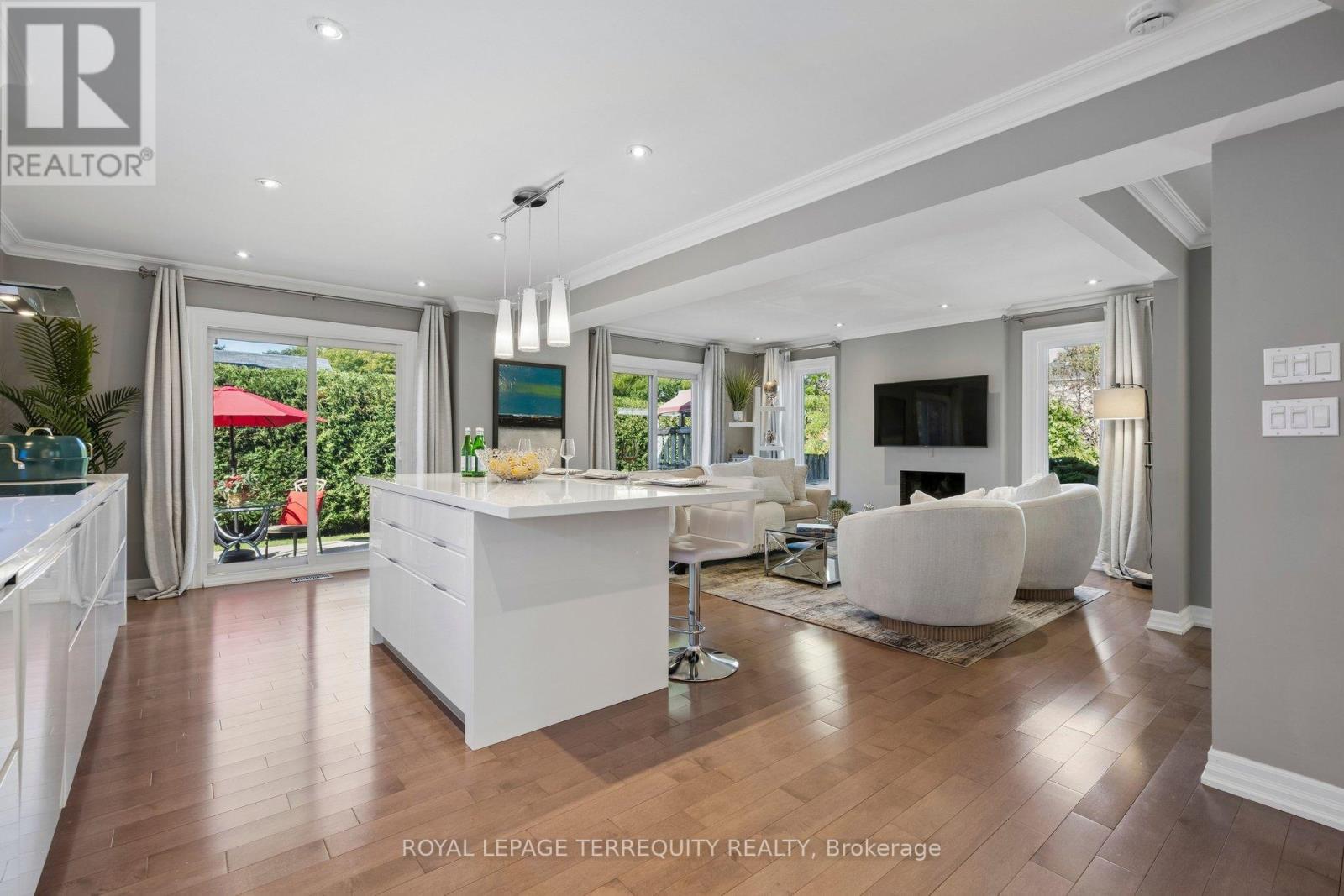10 SCARBORO AVENUE - 21
