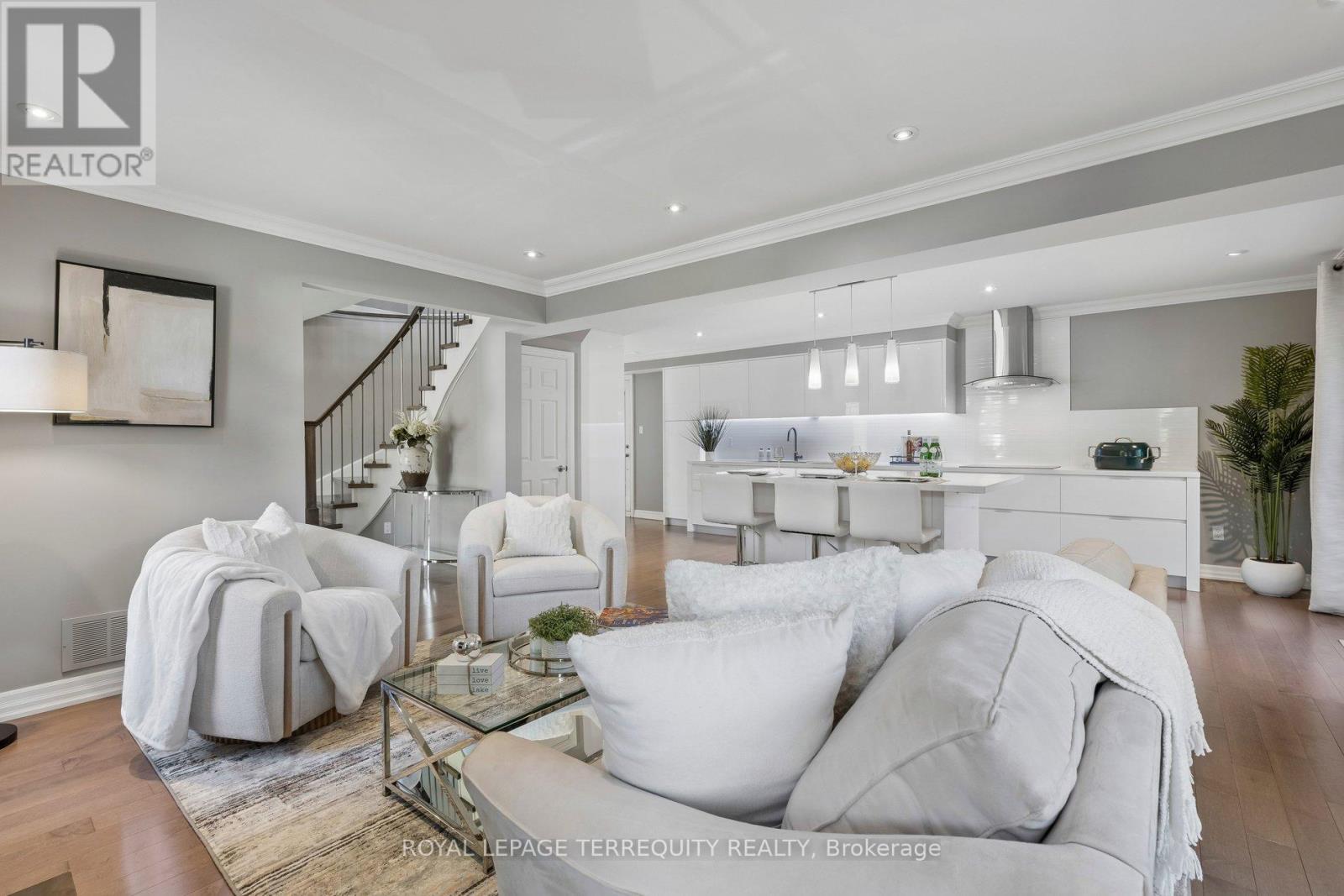 10 SCARBORO AVENUE - 16