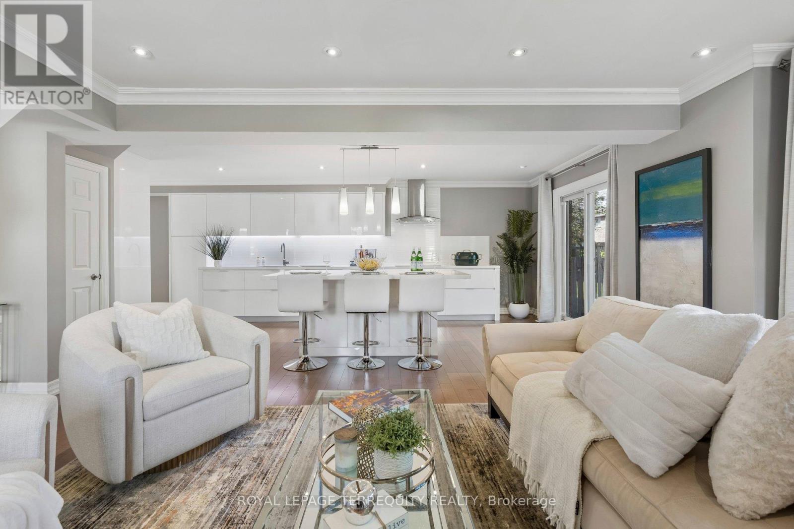 10 SCARBORO AVENUE - 17