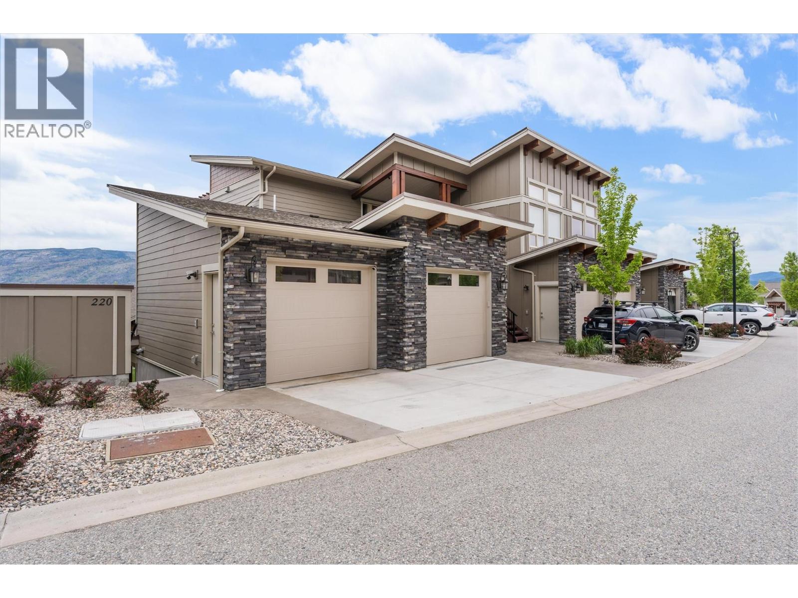 #220 4000 REDSTONE Crescent - 3