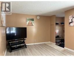 Living room - 1055 Cameron Street, Regina, SK S4V1A8 Photo 9
