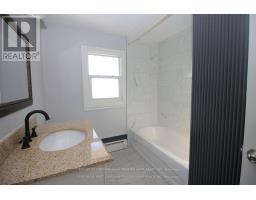 Bathroom - 1 - 627 Commissioners Road E, London South, ON N6C2T9 Photo 12