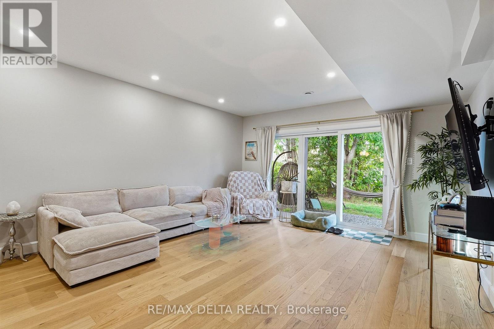888 Chapman Street — photo 14