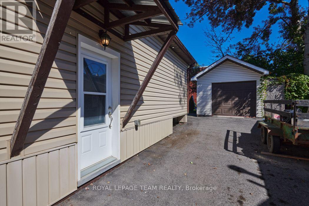 321 MONA AVENUE - 32