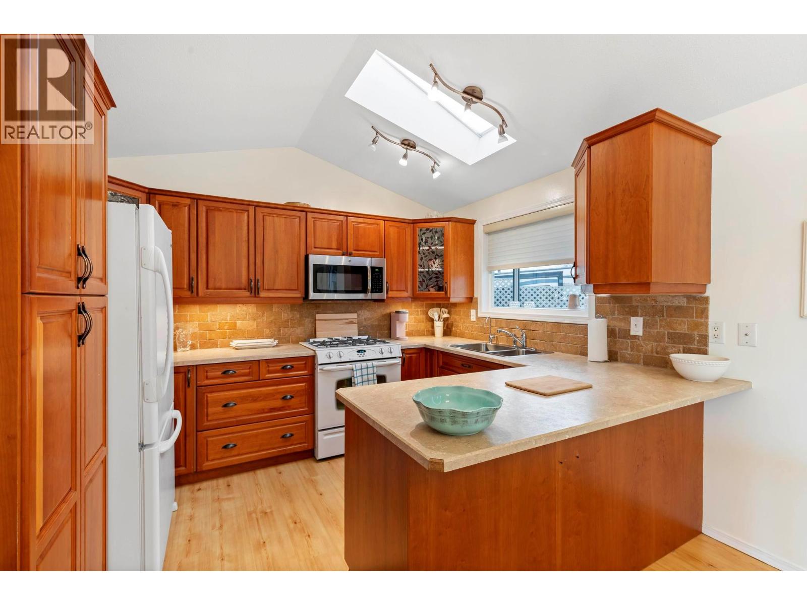 #25 415 Commonwealth Road - Image 6