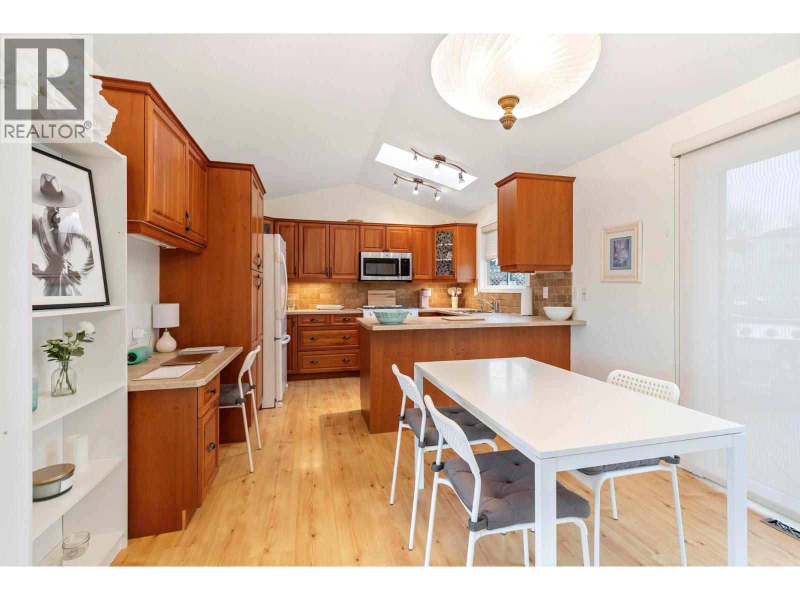 #25 415 Commonwealth Road - Image 4