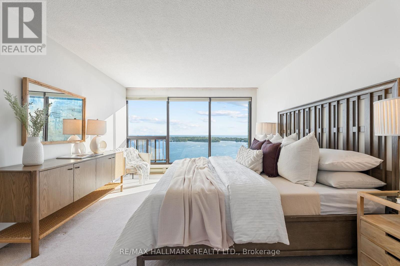 #2408 65 HARBOUR SQUARE - Image 26