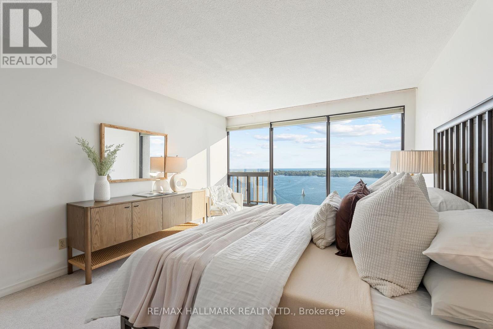 #2408 65 HARBOUR SQUARE - Image 28