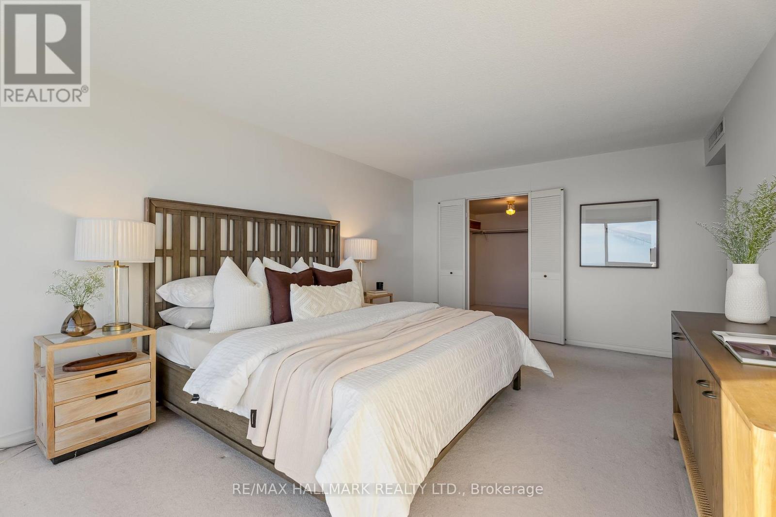 #2408 65 HARBOUR SQUARE - Image 29