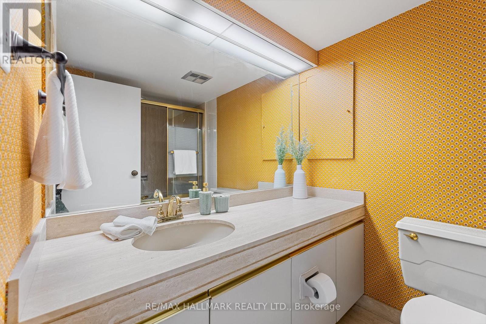 #2408 65 HARBOUR SQUARE - Image 32