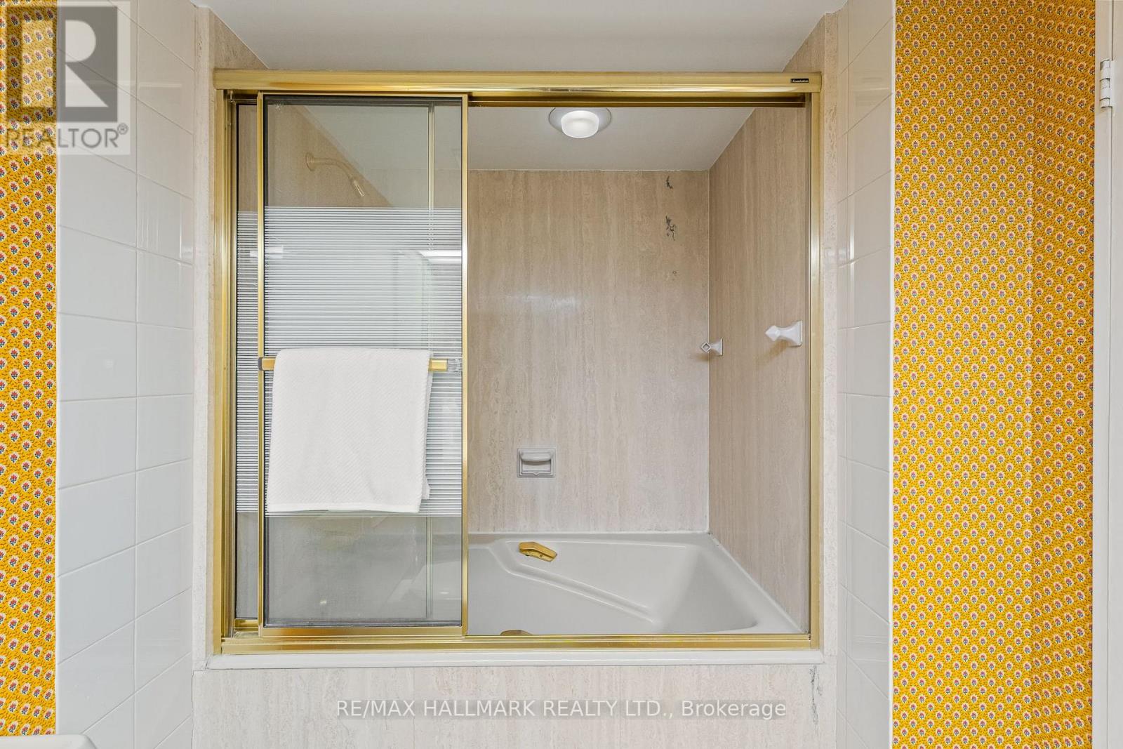 #2408 65 HARBOUR SQUARE - Image 34