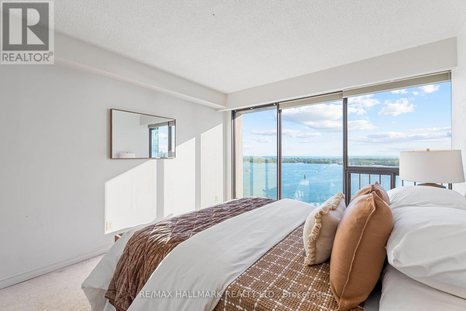 #2408 65 HARBOUR SQUARE - Image 37
