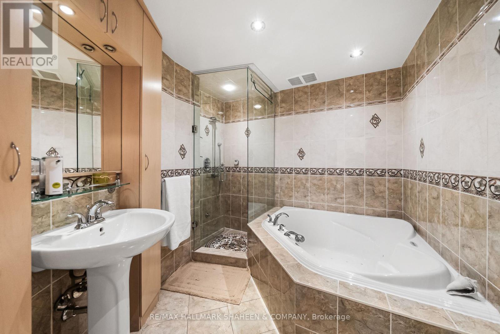44 ELISE TERRACE - Image 24