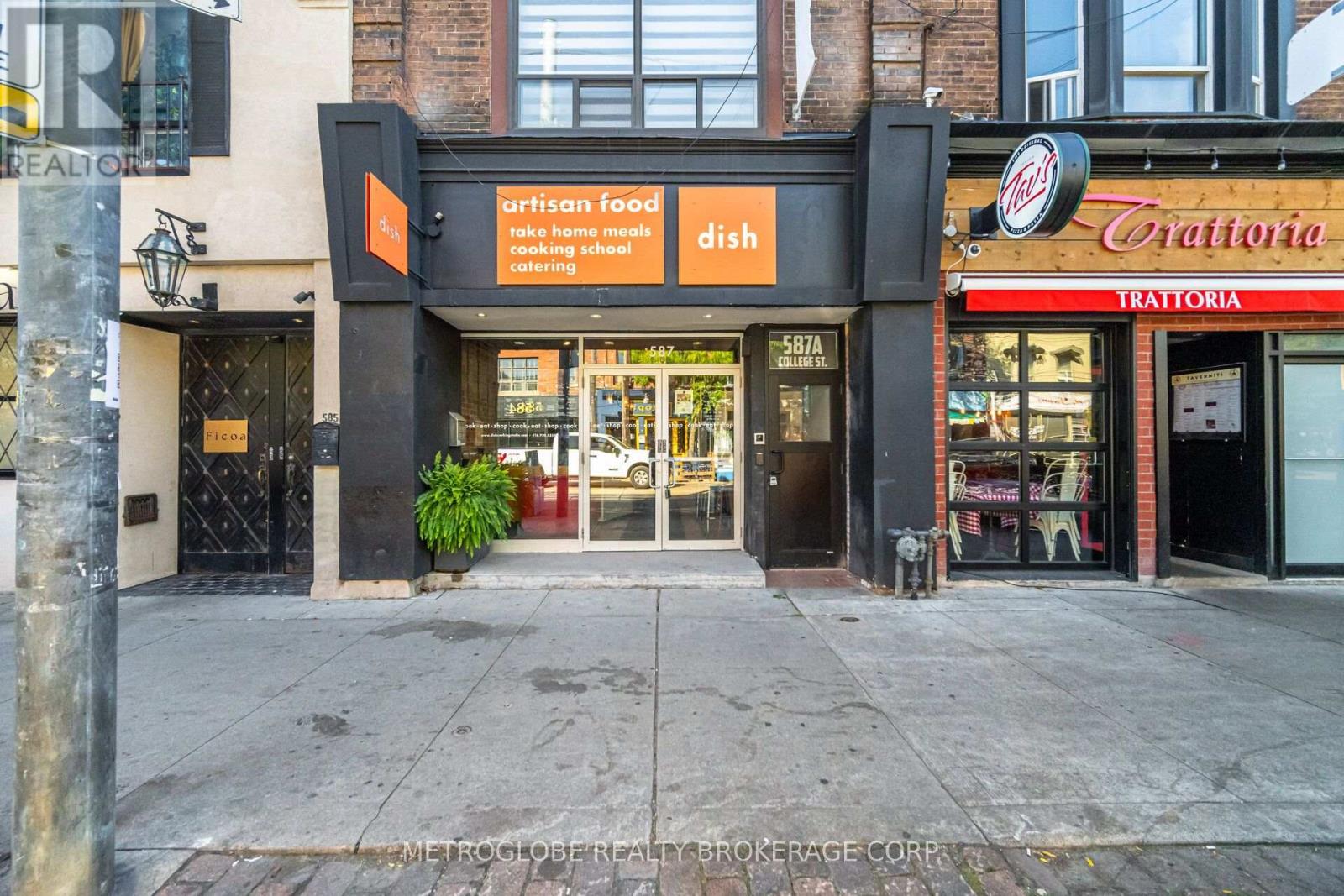 587-589 COLLEGE STREET, Toronto (Trinity-Bellwoods) — photo 2
