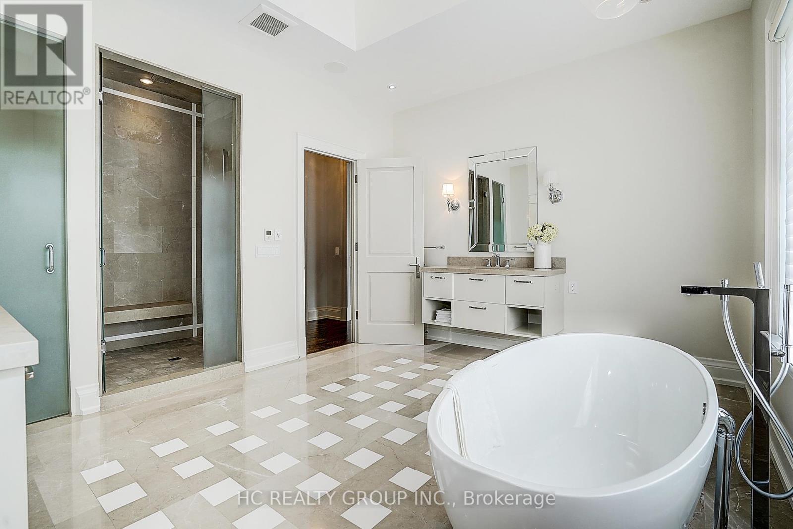 119 STRATHALLAN BOULEVARD - Image 31