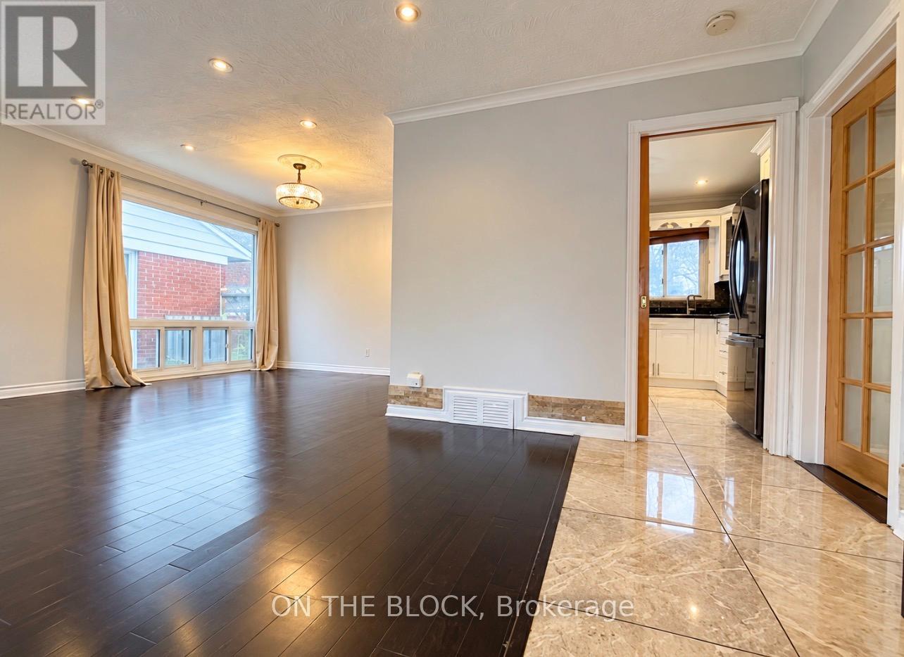 6 LAXFORD AVENUE, Toronto (Wexford-Maryvale) — photo 2