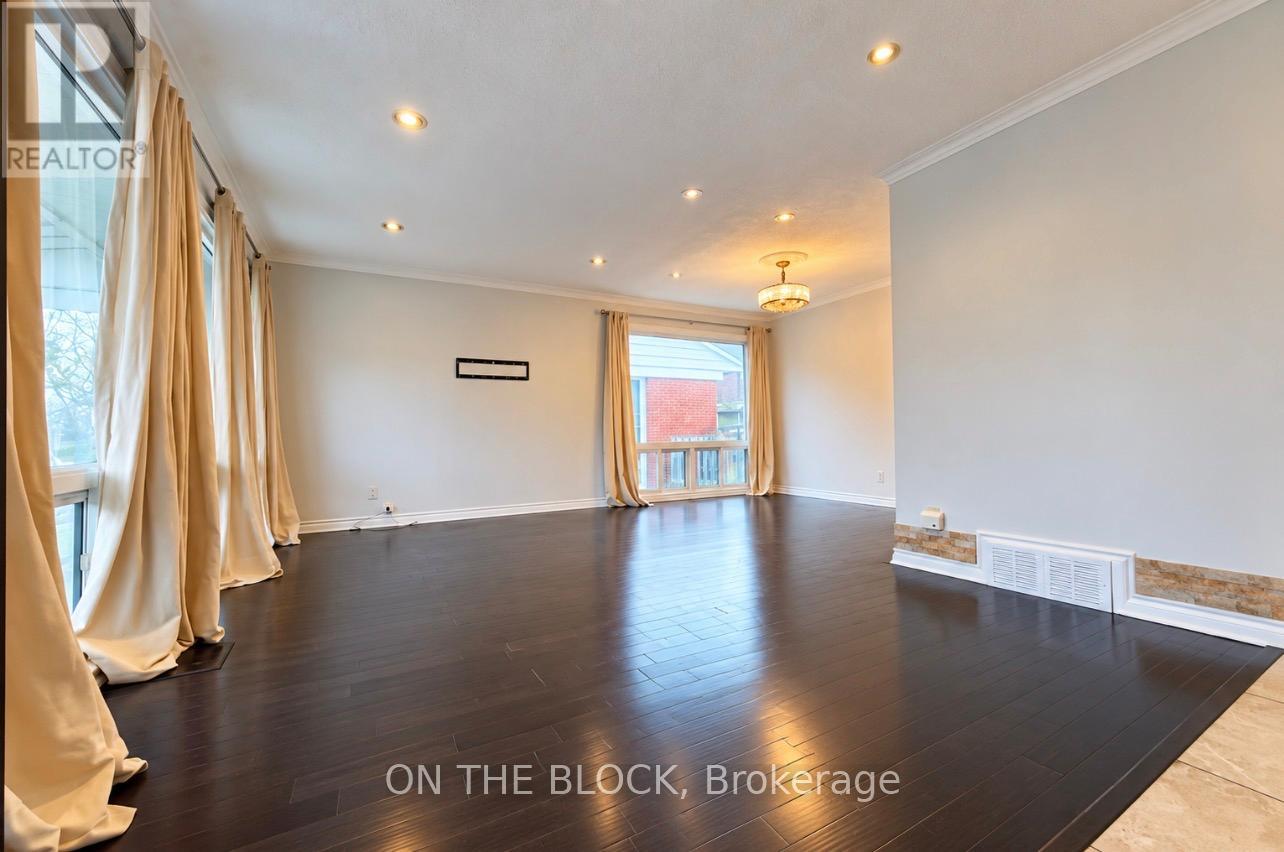 6 LAXFORD AVENUE, Toronto (Wexford-Maryvale) — photo 3