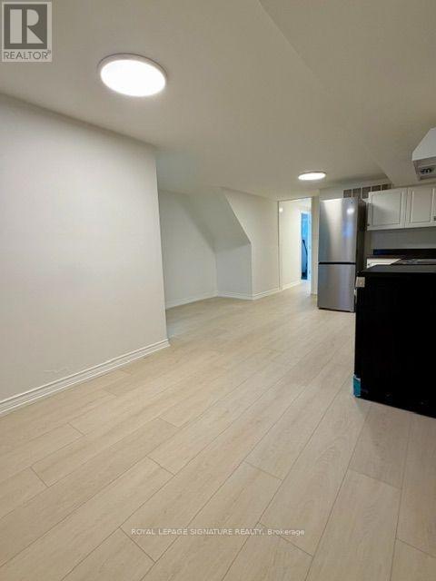 LOWER - 152 BARKER AVENUE, Toronto (Woodbine-Lumsden) — photo 5