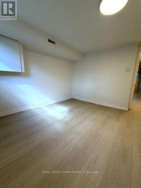 LOWER - 152 BARKER AVENUE, Toronto (Woodbine-Lumsden) — photo 9