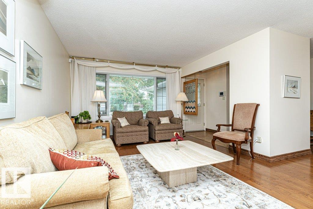 9222 88 ST - 16