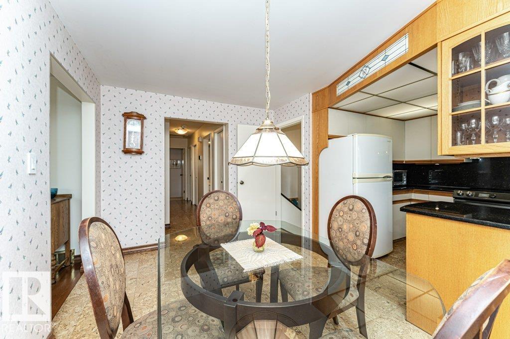 9222 88 ST - 18