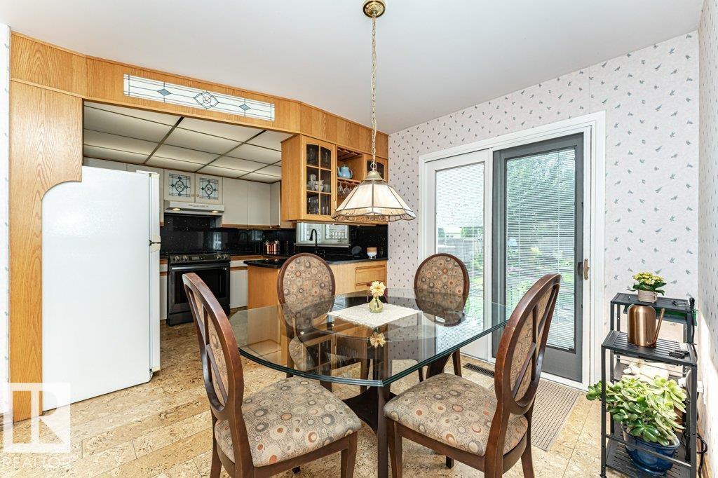 9222 88 ST - 19